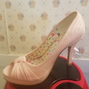 Peeptoe pumps